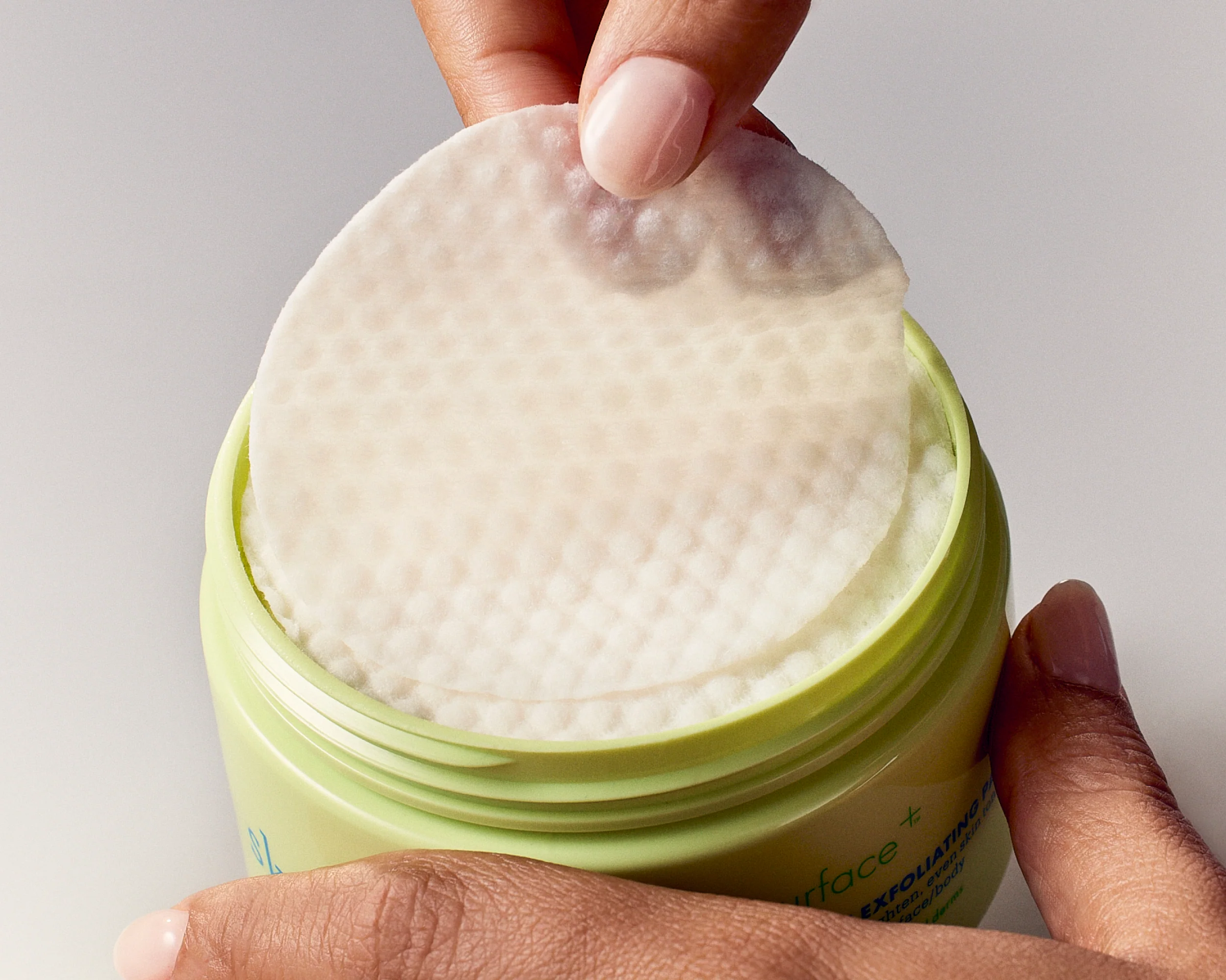 AHA/BHA Niacinamide Exfoliating Pads - Image 3